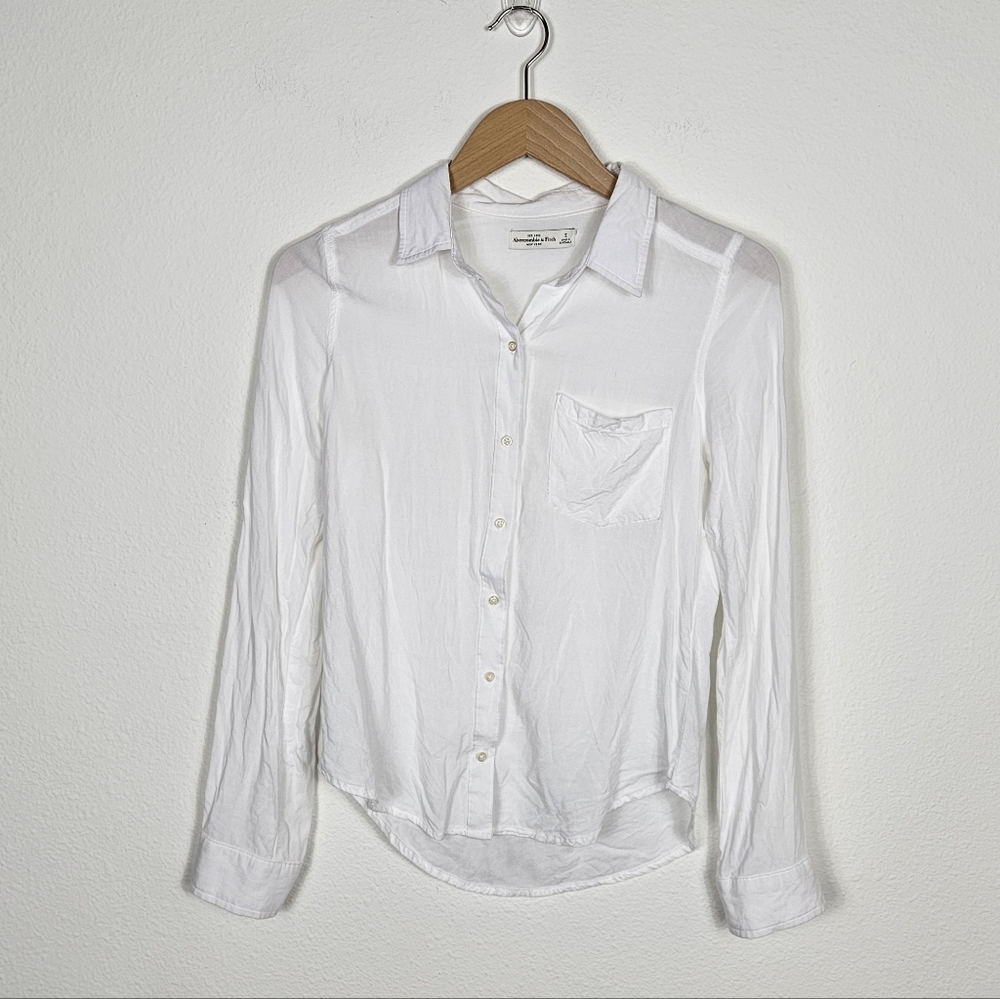 Abercrombie and Fitch Lightweight Button Down Top In White Womens Size S